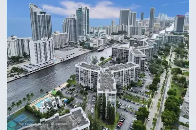 800  Parkview Dr, Unit #524, Hallandale Beach, FL 33009 - Photo 3