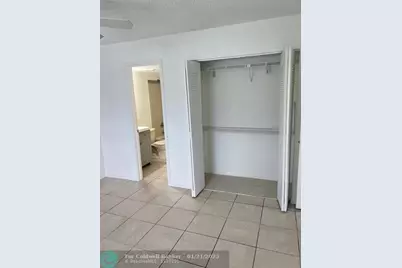 1040  Twin Lakes Dr, Unit #1040, Coral Springs, FL 33071 - Photo 11