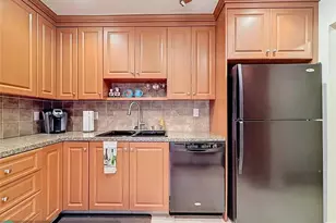 4270 NW 40th St, Lauderdale Lakes, FL 33319 - Photo 13