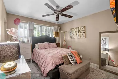 2748 NE 28th Ave, Unit #13, Lighthouse Point, FL 33064 - Photo 21