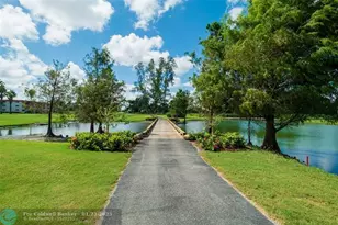 811 S Hollybrook Dr, Pembroke Pines, FL 33025 - Photo 17