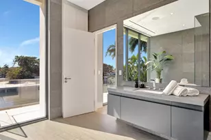 2560 Del Lago Dr, Fort Lauderdale, FL 33316 - Photo 47