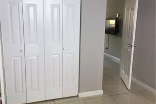 2741 NE 8th Ave, Wilton Manors, FL 33334 - Photo 13