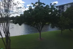 2236 N Cypress Bend Dr, Pompano Beach, FL 33069 - Photo 9