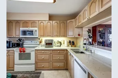 3050 NE 48th Ct, Unit #401, Lighthouse Point, FL 33064 - Photo 13
