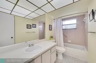 10123 Sunrise Lakes Blvd, Sunrise, FL 33322 - Photo 11