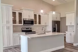 1002 Viburnum Dr, Sebring, FL 33875 - Photo 3