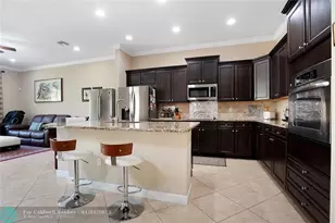 8715 NW 41st St, Cooper City, FL 33024 - Photo 7