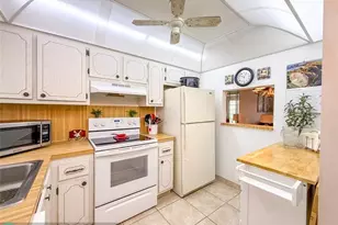 9460 Sunrise Lake Blvd Unit, Sunrise, FL 33322 - Photo 9