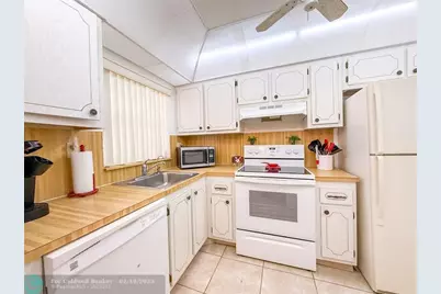 9460  Sunrise Lake Blvd, Unit #212, Sunrise, FL 33322 - Photo 11