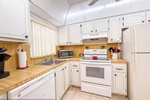 9460 Sunrise Lake Blvd Unit, Sunrise, FL 33322 - Photo 11