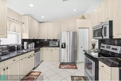 6358  Westchester Club Dr, Boynton Beach, FL 33437 - Photo 7