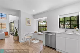 376 Prestwick Cir, Palm Beach Gardens, FL 33418 - Photo 7