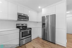 376 Prestwick Cir, Palm Beach Gardens, FL 33418 - Photo 5