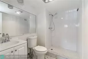 9523 S Hollybrook Lake Dr, Pembroke Pines, FL 33025 - Photo 5