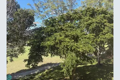 1055  Country Club Dr, Unit #404, Margate, FL 33063 - Photo 29