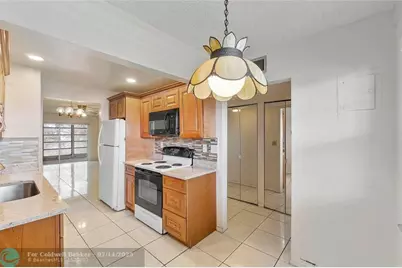 8205 NW 61st St, Unit #B305, Tamarac, FL 33321 - Photo 5