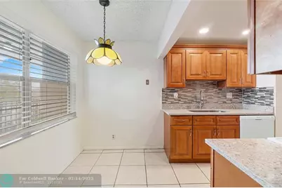 8205 NW 61st St, Unit #B305, Tamarac, FL 33321 - Photo 9