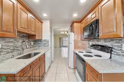 8205 NW 61st St, Unit #B305, Tamarac, FL 33321 - Photo 7