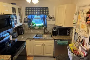 802 SE 7th St, Deerfield Beach, FL 33441 - Photo 3