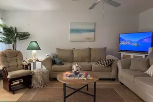 802 SE 7th St, Deerfield Beach, FL 33441 - Photo 1