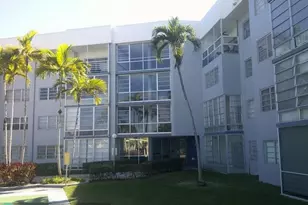 877 NE 195th St, Miami, FL 33179 - Photo 3