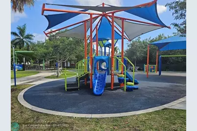 580  Egret Dr, Unit #310, Hallandale Beach, FL 33009 - Photo 43