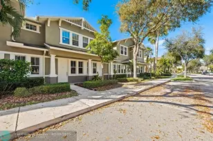 580 Pacific Grove Dr, West Palm Beach, FL 33401 - Photo 1