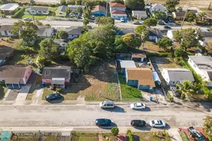 555 W 2nd St, Riviera Beach, FL 33404 - Photo 9