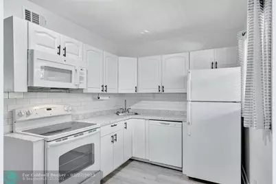 2741 NE 8th Ave, Unit #15, Wilton Manors, FL 33334 - Photo 1