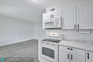 2741 NE 8th Ave, Wilton Manors, FL 33334 - Photo 3