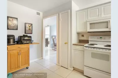 4750 NW 22nd Ct, Unit #204, Lauderhill, FL 33313 - Photo 11