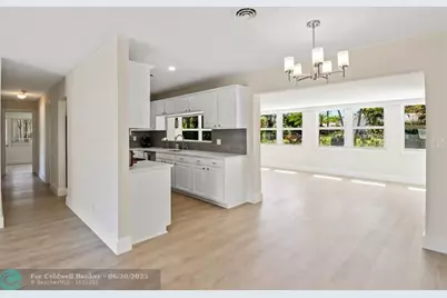 1104 SE 7th Street, Deerfield Beach, FL 33441 - Photo 9