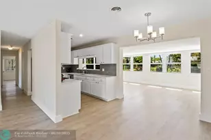 1104 SE 7th St, Deerfield Beach, FL 33441 - Photo 9