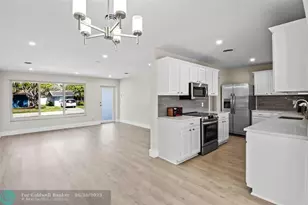 1104 SE 7th St, Deerfield Beach, FL 33441 - Photo 5