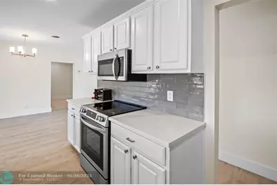 1104 SE 7th Street, Deerfield Beach, FL 33441 - Photo 11
