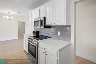1104 SE 7th St, Deerfield Beach, FL 33441 - Photo 11