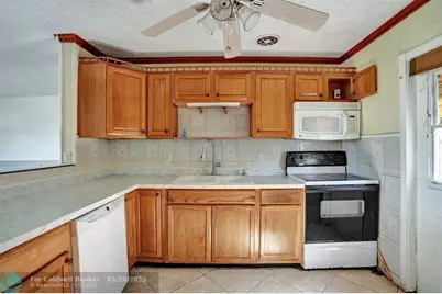 1560 NE 31st Ct, Pompano Beach, FL 33064 - Photo 9