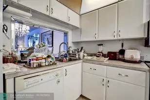 9340 Lagoon Pl, Davie, FL 33324 - Photo 5