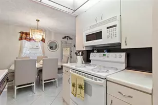 2058 Newport N, Deerfield Beach, FL 33442 - Photo 9