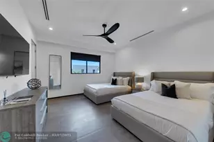 727 NE 17th Way, Fort Lauderdale, FL 33304 - Photo 9