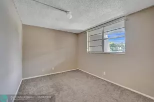 9440 Poinciana Pl, Davie, FL 33324 - Photo 25