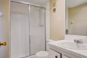 9440 Poinciana Pl, Davie, FL 33324 - Photo 23