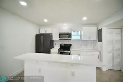 2205  A E Isaacs Ave, West Palm Beach, FL 33407 - Photo 3