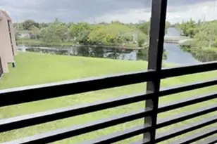 10466 Sunrise Lakes Blvd, Sunrise, FL 33322 - Photo 21