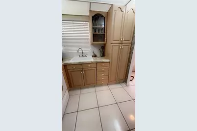 10466  Sunrise Lakes Blvd, Unit #307, Sunrise, FL 33322 - Photo 5