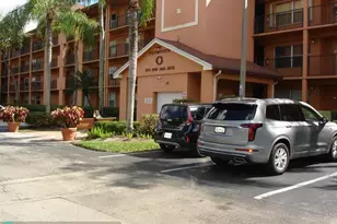 571 SW 142nd Ave, Pembroke Pines, FL 33027 - Photo 1