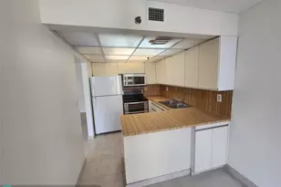 17890 W Dixie Hwy, North Miami Beach, FL 33160 - Photo 5