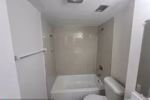 17890 W Dixie Hwy, North Miami Beach, FL 33160 - Photo 9