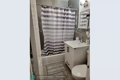 1010 NW 3rd Ave, Hallandale Beach, FL 33009 - Photo 9